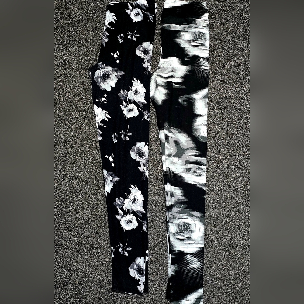 2 Pairs Of Black & White Floral Leggings